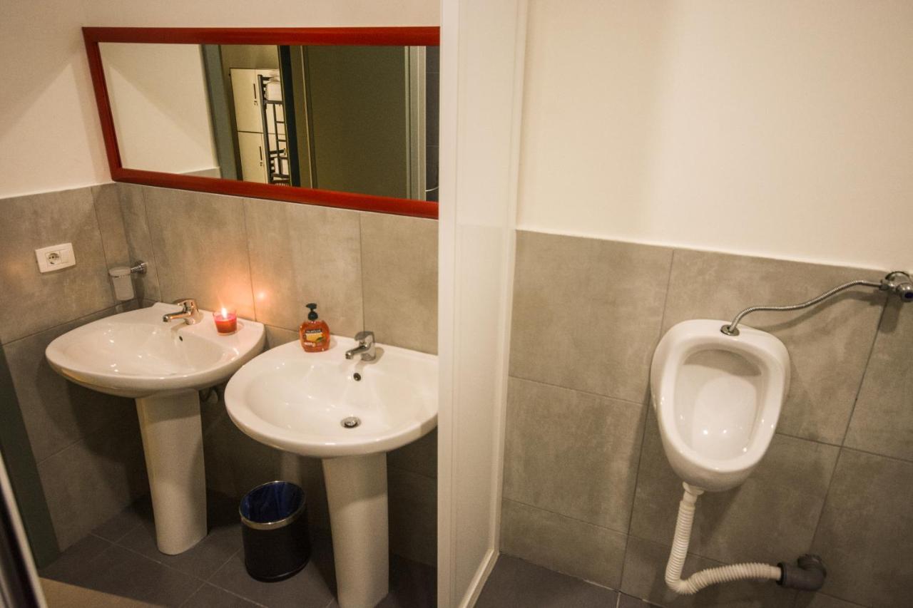 Vanilla Sky Boutique Hostel Tirana Exterior photo