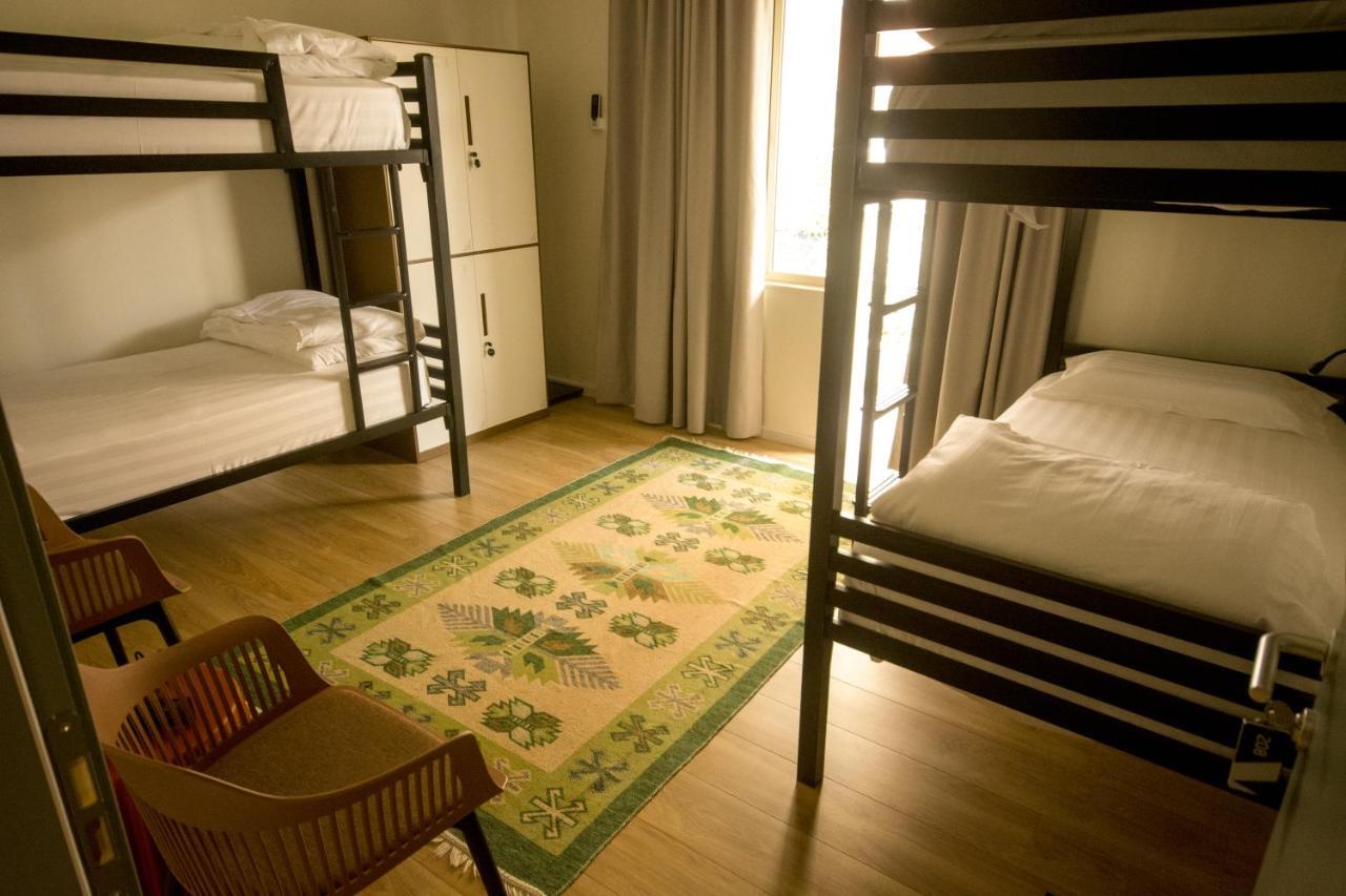 Vanilla Sky Boutique Hostel Tirana Exterior photo