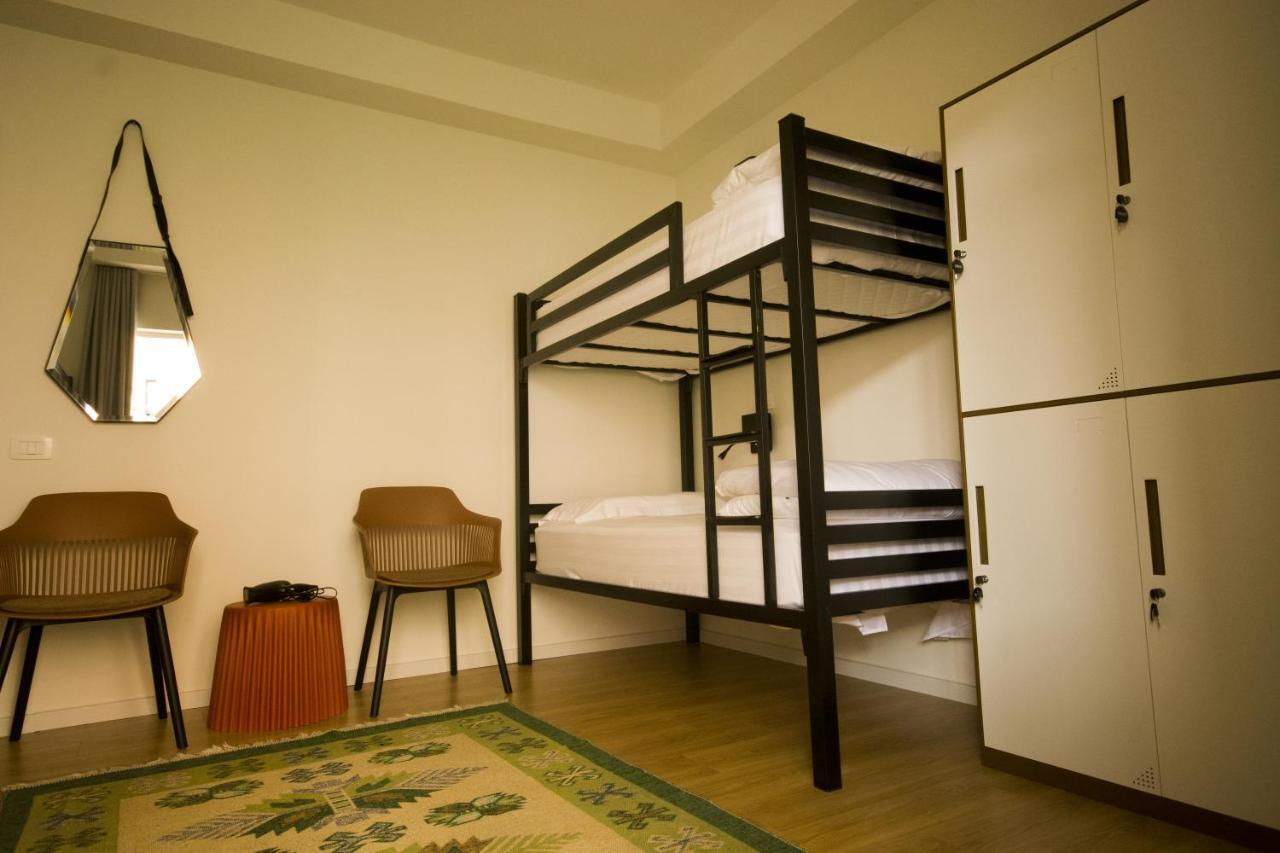 Vanilla Sky Boutique Hostel Tirana Exterior photo